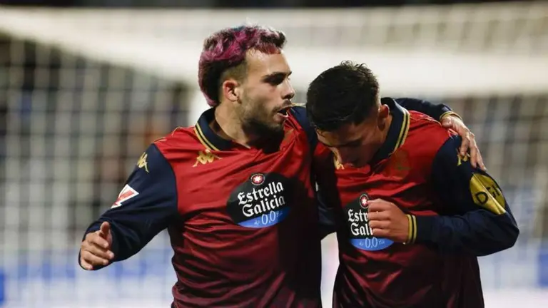 Yeremay Hern&aacute;ndez y David Mella celebran la sentencia del encuentro / LA LIGA