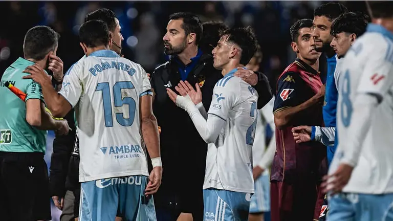 Un Real Zaragoza sin defensas / MARCOS CEBRI&Aacute;N