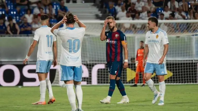 Imagen del partido entre el Real Zaragoza y la SD Huesca de pretemporada / Marcos Cebri&aacute;n