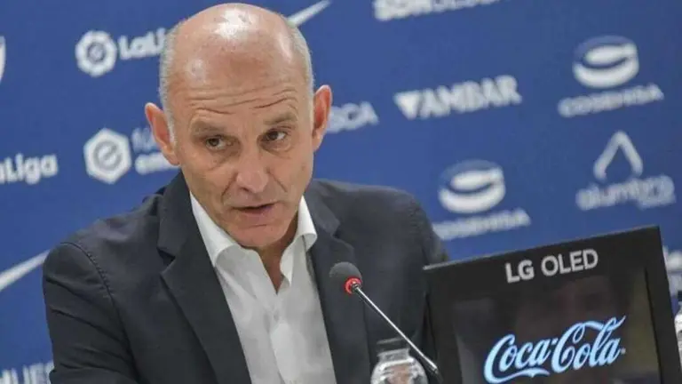 &Aacute;ngel Mart&iacute;n Gonz&aacute;lez, durante una rueda de prensa. Fotograf&iacute;a: SD Huesca.