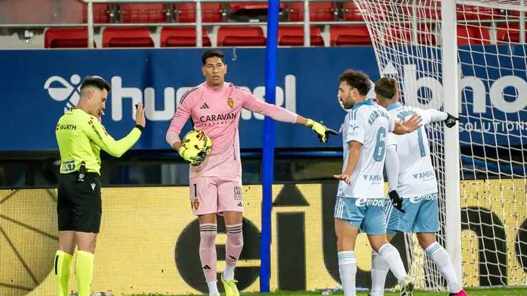 Esteban Andrada, el h&eacute;roe del Real Zaragoza en Ipur&uacute;a / LALIGA