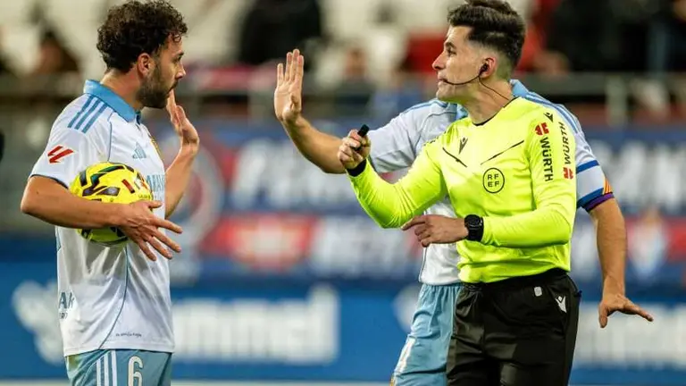 Keidi Bare protesta una acci&oacute;n a Andr&eacute;s Fuentes / LaLiga