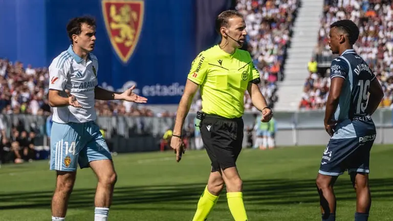 El arbitraje ante el C&oacute;rdoba / MARCOS CEBRI&Aacute;N