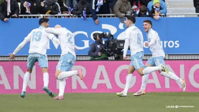El Real Zaragoza celebra el gol de Toni Moya ante el CD Legan&eacute;s / LALIGA