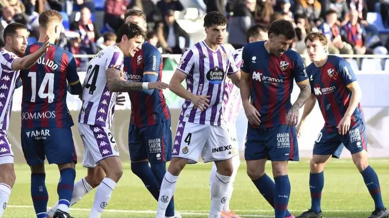 El Huesca cay&oacute; en la ida ante el Valladolid / La Liga