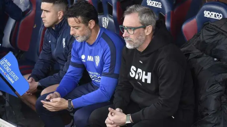 Bolo en el banquillo de El Alcoraz / LaLiga