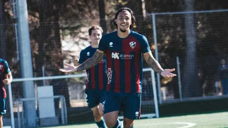 Diego Almeida con el Huesca B / RRSS