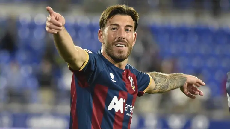 Sergi Enrich, durante un encuentro con la SD Huesca. Fotograf&iacute;a: LaLiga.