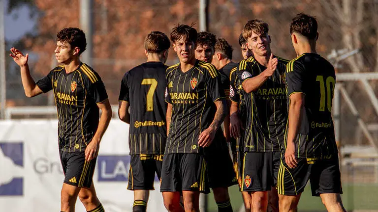 El Divisi&oacute;n de Honor Juvenil del Real Zaragoza celebra / ALMUDENA SOPE&Ntilde;A