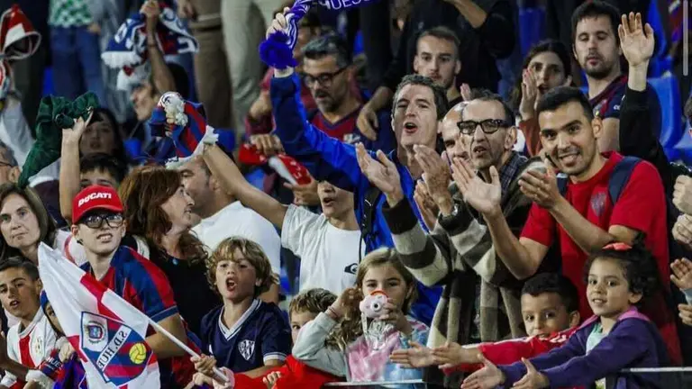 Aficionados de la SD Huesca en El Alcoraz / SD Huesca