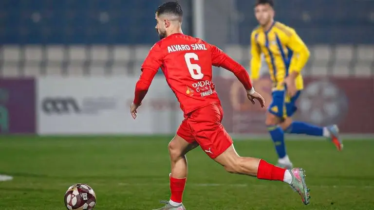 &Aacute;lvaro Sanz durante un partido con el Al-Shahania