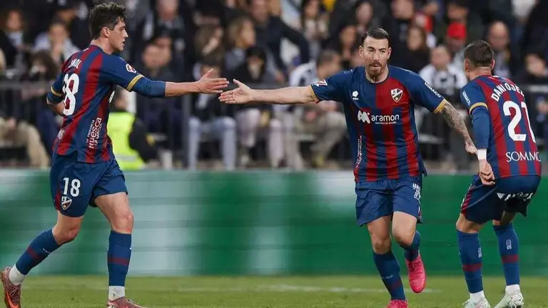 Sergi Enrich y Enol celebran un gol / LaLiga