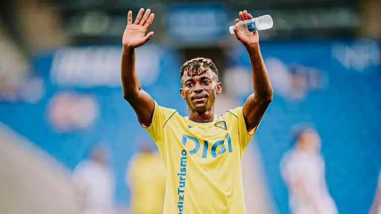 Efe Aghama con el C&aacute;diz