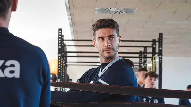 Pi&ntilde;a en el gimnasio / SD Huesca