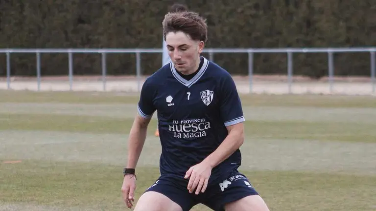 Manu Rico en un entrenamiento del 2026 / SD Huesca