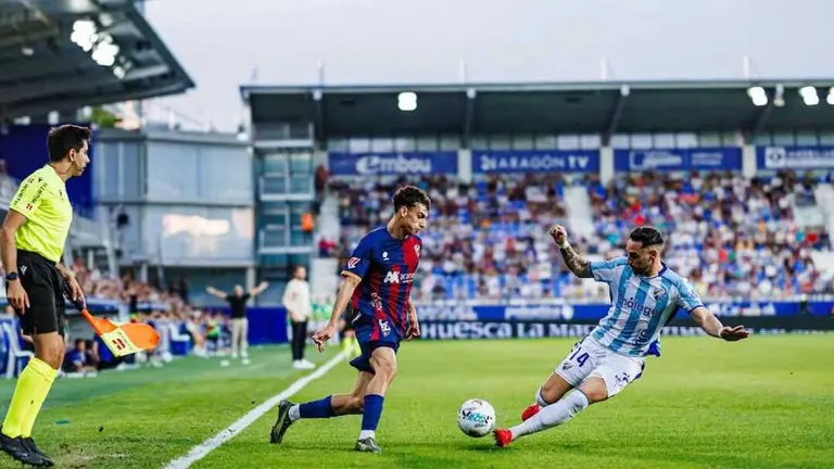 &Aacute;ngel P&eacute;rez durante un partido con la SD Huesca / LaLiga