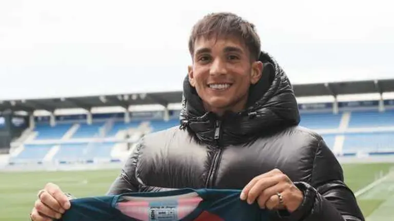 Laquintana con la camiseta del Huesca / SD Huesca