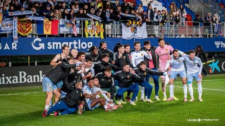 Celebraci&oacute;n de los jugadores del Real Zaragoza en Eibar / LaLiga