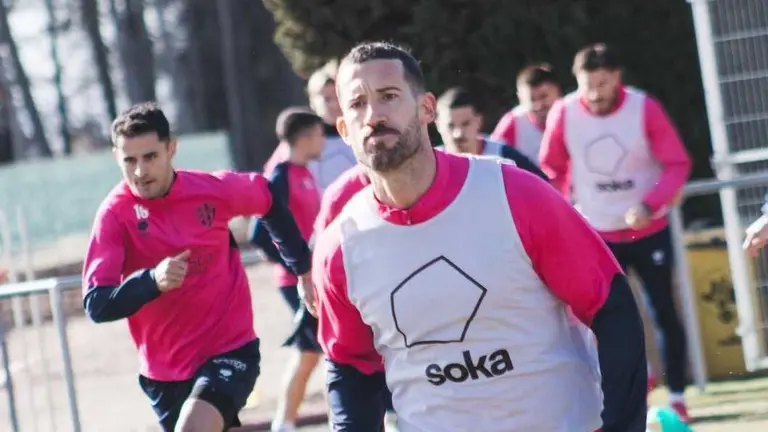 &Oacute;scar Sielva en un entrenamiento / SD Huesca