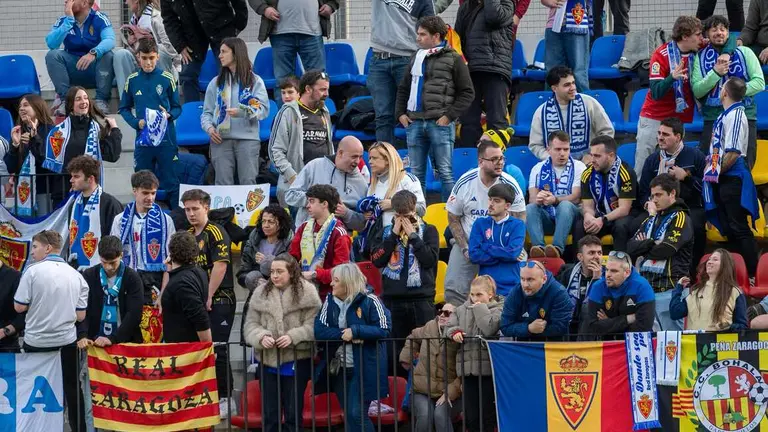 Im&aacute;genes de los aficionados del Real Zaragoza en las gradas del estadio del Andorra FC / RZ