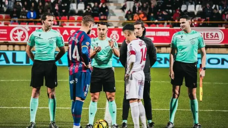 La SD Huesca puede despedirse de sus opciones si no gana el mi&eacute;rcoles / LaLiga