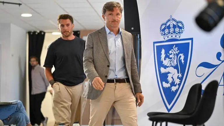 Lalo Arantegui e Ibai G&oacute;mez en la presentaci&oacute;n de este &uacute;ltimo / Marcos Cebri&aacute;n