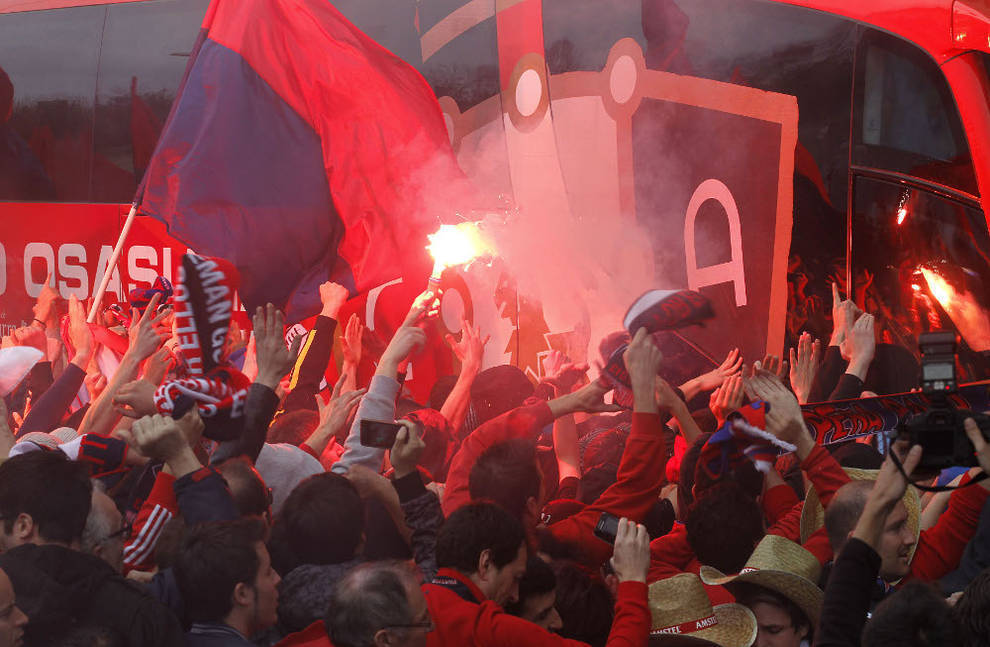 Recibimiento al autobús de Osasuna | Foto: diariodenavarra.es