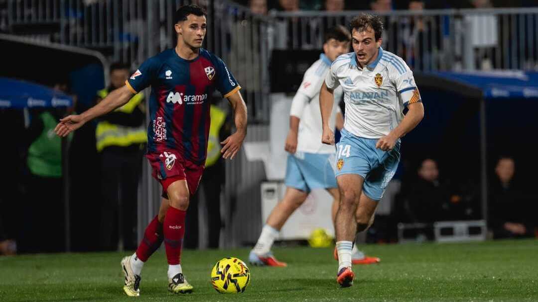Jesús Álvarez y Francho Serrano en el derbi aragonés / Marcos Cebrián