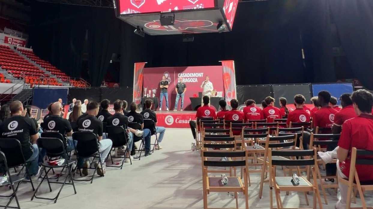 Jugadores, entrenadores y staff durante la Gala del Fin de Temporada.