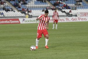 Lolo Reyes, en un partido con la UD Almería | Foto: lavozdealmeria.com