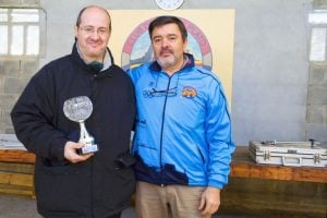 A la izquierda, Rafael Velasco, campeón provincial de la modalidad de aire comprimido. | Foto: clubtiromonzon