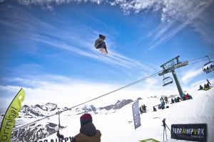 Espectacular salto en el Terrain Park de Formigal. Foto: Aramon Formigal-Panticosa