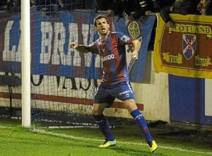 Mikel Arruabarrena celebra un gol del Eibar | Foto: futboldearcilla.wordpress.com