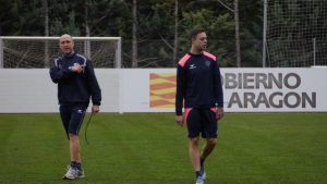 Benítez con Carretero en el entrenamiento del Huesca | Foto: SD Huesca
