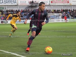 Darwin Machís corre la banda ante Osasuna | Foto: C.Pascual