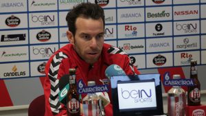 Fernando Vega atendiendo a la prensa | Foto: CD Lugo