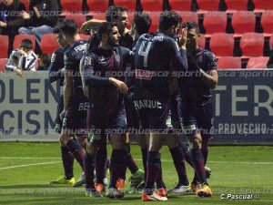 Los jugadores celebran un gol al Albacete | Foto: C.Pascual
