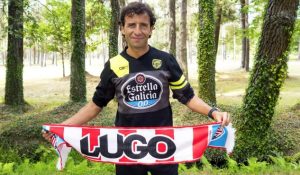 Luis Milla posa con la camiseta del C.D. Lugo | Foto: galiciae.com