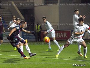 Darwin Machís dispara a puerta ante el Albacete | Foto: C.Pascual