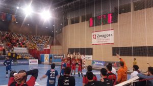 Demetrio, segundos antes del lanzamiento que pudo darle el empate al BM Aragón