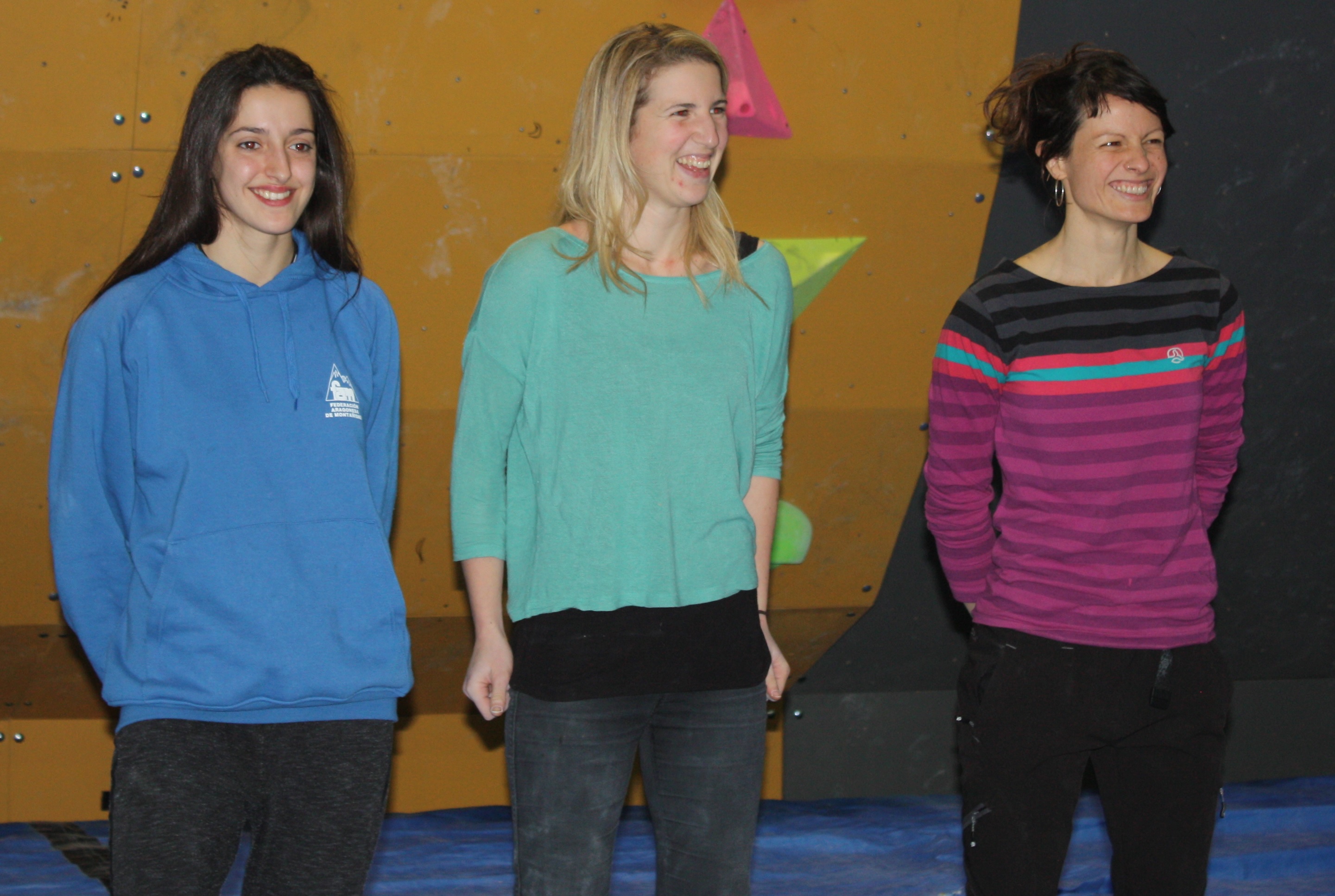 De izquierda a derecha Rebeca Pérez, Isabel Villán y Eilleen Jubes.