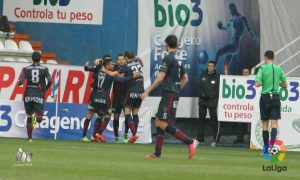 Camacho celebra su tanto con sus compañeros | Foto: lfp.es