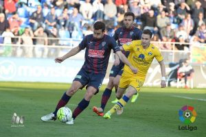 Íñigo López frente al Alcorcón en El Alcoraz | Foto: sporthuesca.com