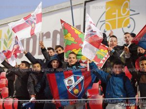 La afición azulgrana apoyará en todo momento al equipo | Foto: sporthuesca.com