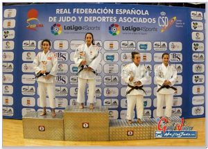 Belén en la tercera posición del pódium con sus compañeras | Foto: 