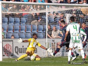 Figueroa marcó un gol en dudoso fuera de juego | Foto: C.Pascual