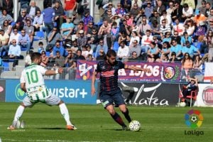 Fran Mérida golpea el balón contra el Córdoba | Foto: LFP