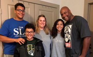 Reggie Slater con su mujer y 3 de sus hijos