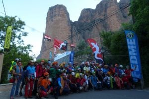 Foto de familia de los participantes en esta octava edición de las 12 horas de Riglos. Foto: Peña Guara.