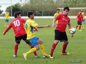 Imagen del partido entre Almudévar y Teruel | Foto: C.Pascual